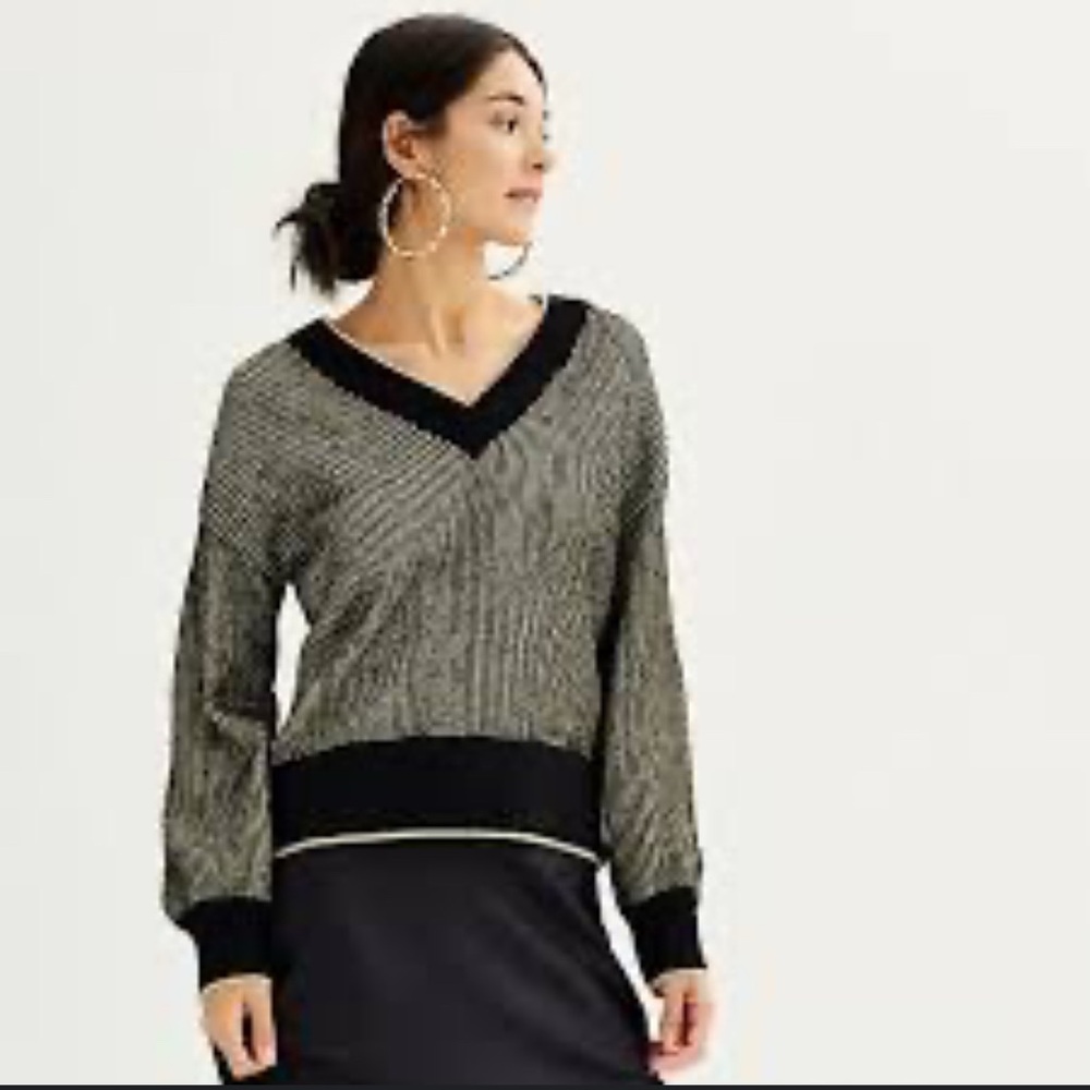 NWT Nine West V-neck Shine Pullover sweater Size Medium Gold And Black